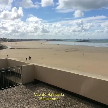 Les Pieds Dans L'eau - Sur La Plage *